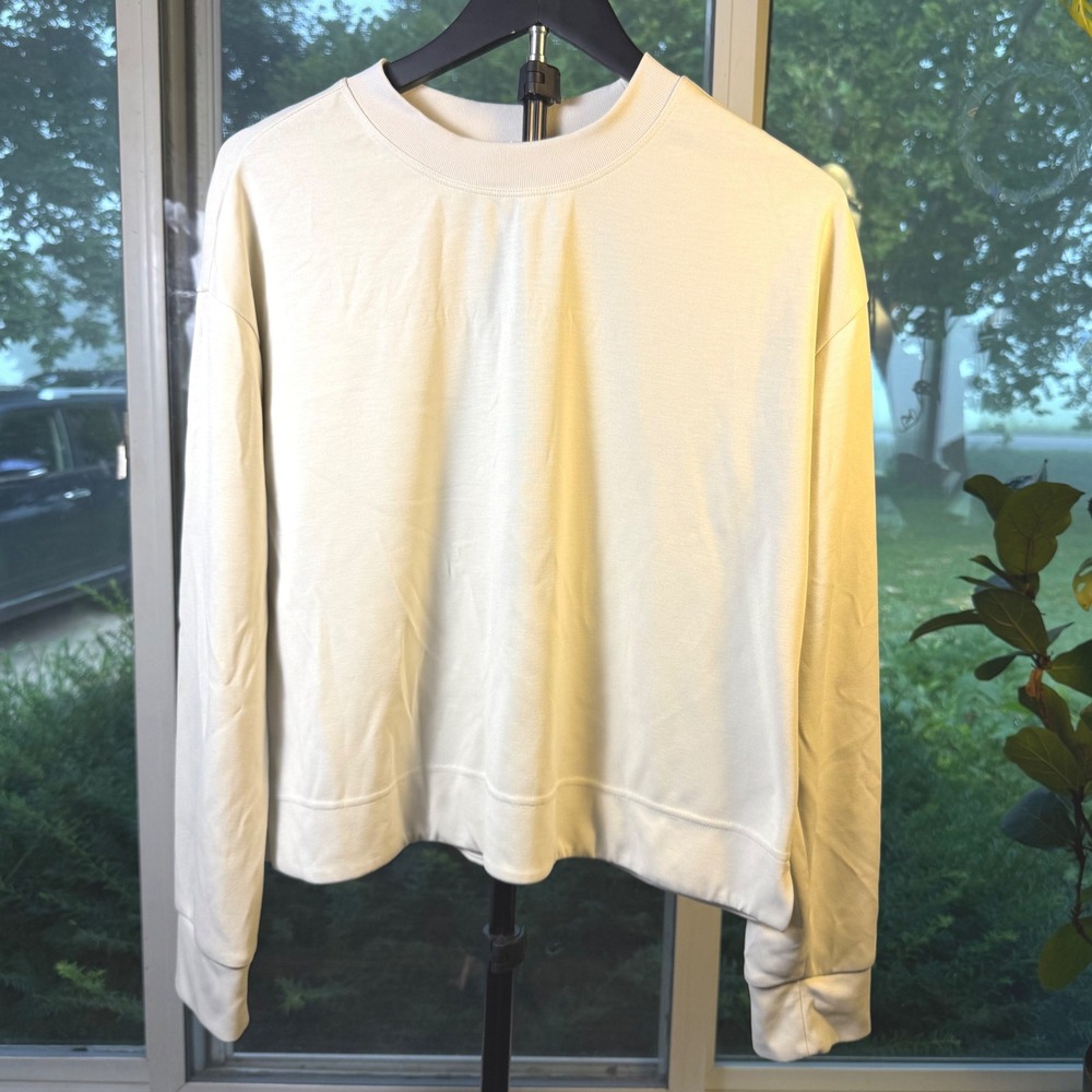 Athleta Womens Cream Off White Crewneck Sweatshirt Relaxed Fit Size M 0097 Soft